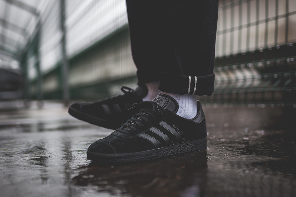 Adidas gazelle core black online